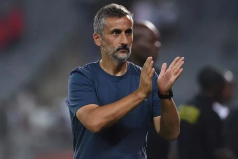 مصدر ليلا كورة: ريفيرو يصل القاهرة خلال ساعات لحسم مفاوضاته مع الأهلي